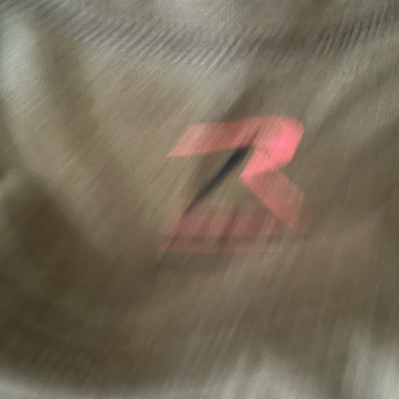 Army t shirt . Never worn - Picture 2 of 3